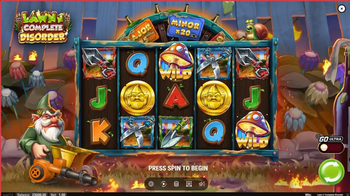 Isang gnome na nagtutulak ng gintong wheelbarrow sa gitna ng nagbabagang hardin sa Lawn N’ Complete Disorder slot.
